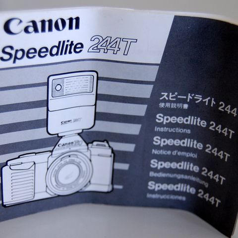 Canon Speedlight 244T  blits Bruksanvisning på Svensk,Eng,Tysk,Japansk,Fransk