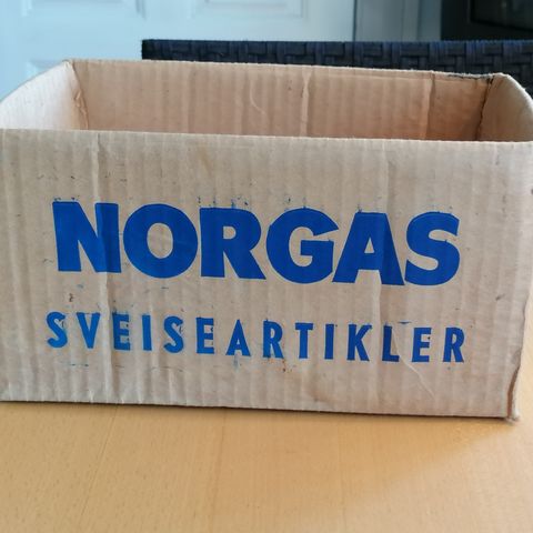 Gammel eske Norgas sveiseartikler