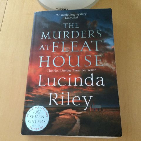 Lucinda Riley. The Murders at Fleat House.