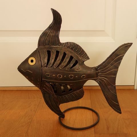 Dekorativ fisk i bronse-farge