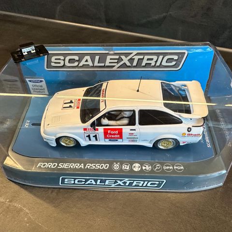 Ny i eske Scalextric Ford Sierra RS500 med digital plug i skala 1:32 !