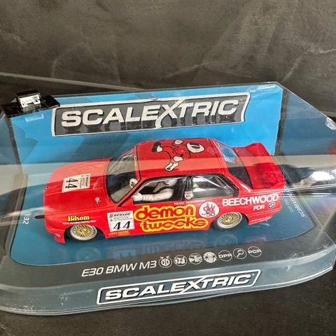 Ny i eske Scalextric E30 BMW M3 med digital plug og i skala 1:32 !