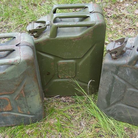 Jerrykanner 20 Liter  + Pakninger  Forsvaret