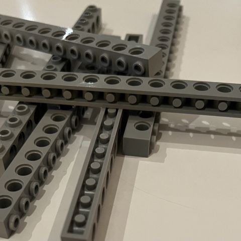 LEGO - Technic brikke, 1 x 16 med hull, Lys grå ( Light Bluish gray)