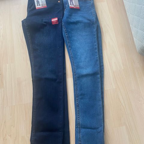 Levis og Jack & Jones Bukser, 3 bukser er ikke brukt