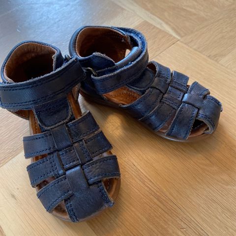 Bisgaard skinn sandaler i str 20