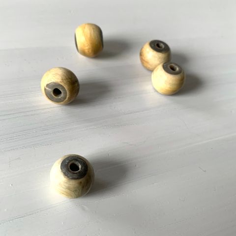 Perler / vintage knapper i tre - wooden beads