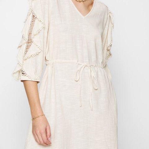 Hvit kjole fra Selected femme