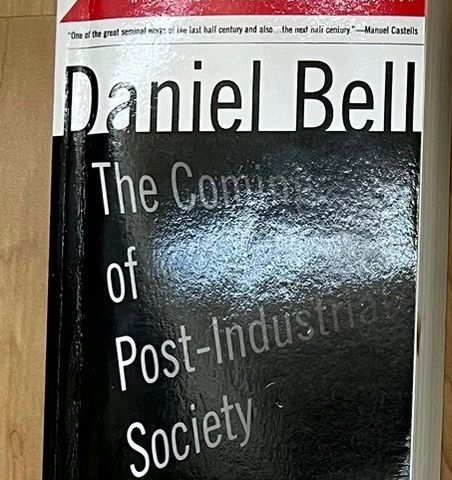 Bok: Daniel Bell, The Coming of Post-Industrial Society