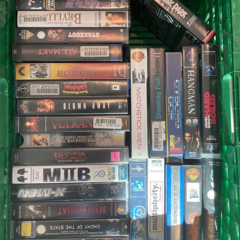 vhs small box. Nr 6. selger hele kasse. Gi bud