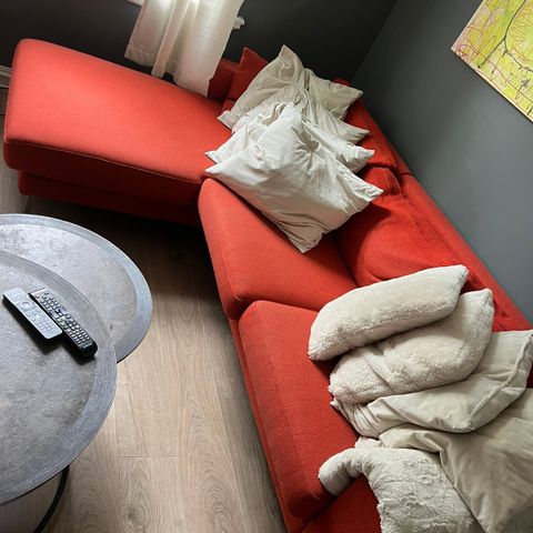 Billig oransje sofa