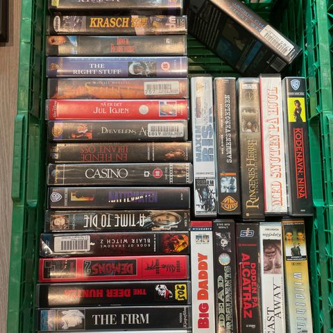 vhs small box. Nr 1. selger hele kasse. Gi bud