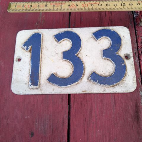 Husnummer, nr 133 , metallskilt