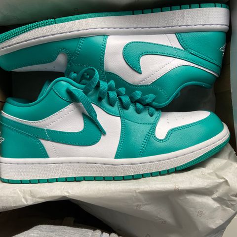 Air Jordan 1 low emerald green