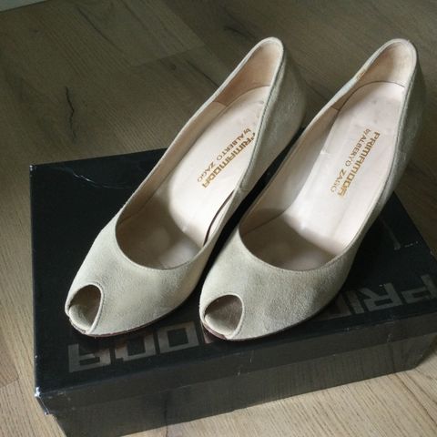 Skinnsko  dame, nubuck , str 37 . Beige