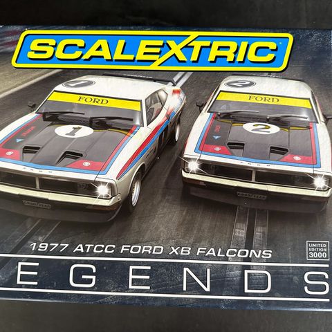 Ny i eske Scalextric samler sett 1977 ATCC Ford XB Falcons i skala 1:32 !