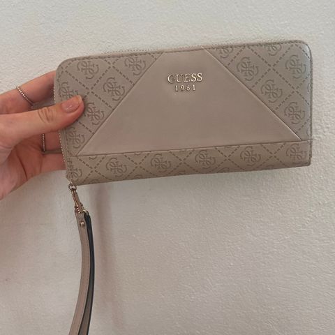 Guess lommebok clutch