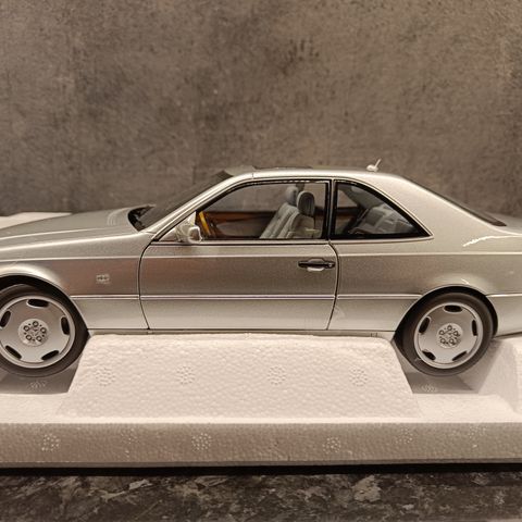 Mercedes-Benz CL600 (C140) 1997 modell - sølv metallic Norev skala 1:18