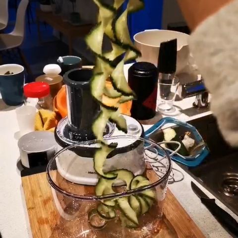 Menuett vegetable spiralizer