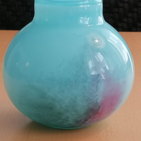 Liten vase i lys turkis glass