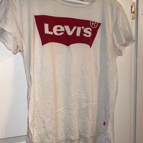 Levis T-skjorte for dame i størrelse Medium