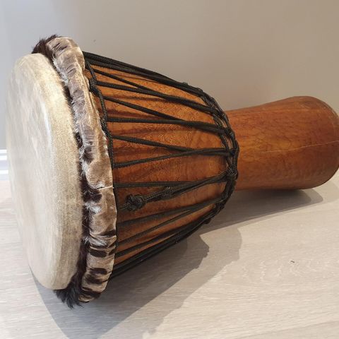 Strøken, stor djembe