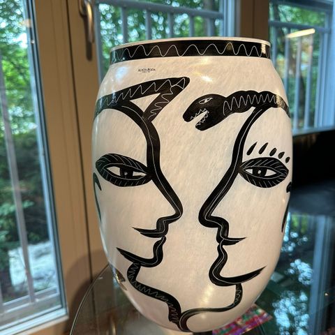 Vase - Ulrica Hydman-Vallien