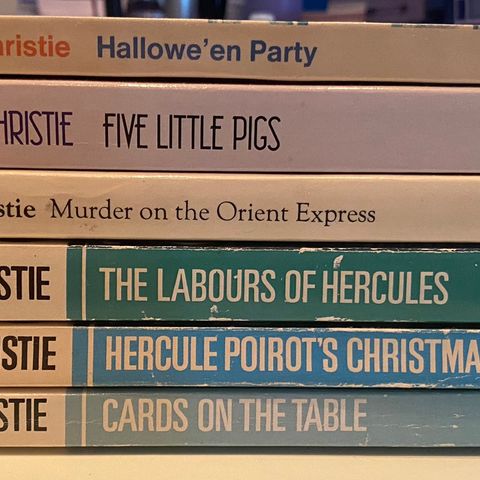 Bøker av Agatha Christie (2 igjen)