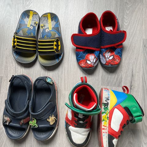 Sko til vår/sommer! Sneakers slippers og tøfler til barn. str 27. Selges samlet