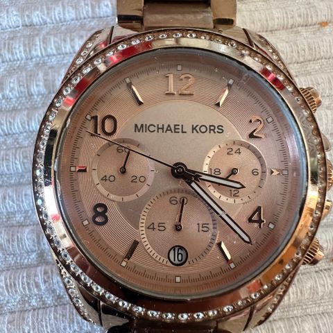 Michael Kors dame klokke selges