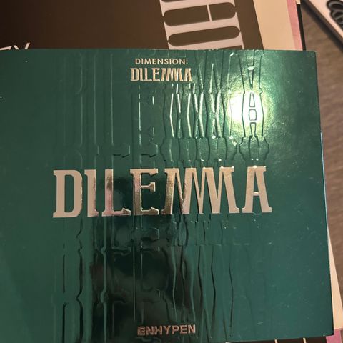 Kpop album fra ENHYPEN Album Vol.1 [DIMENSION : DILEMMA] (ESSENTIAL Ver.)