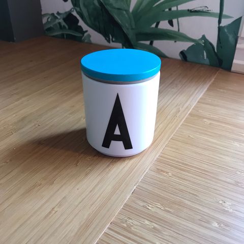 Design letters kopp med lokk