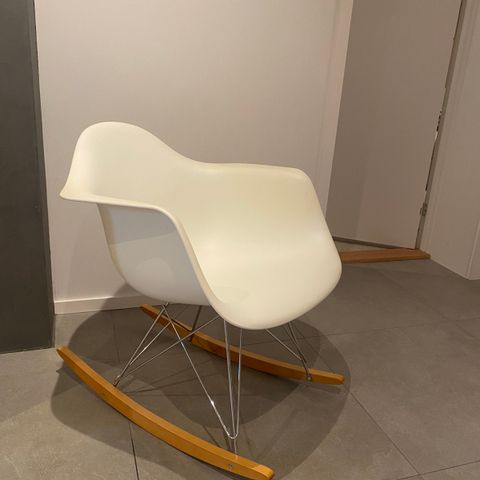 Vitra Eames RAR gyngestol