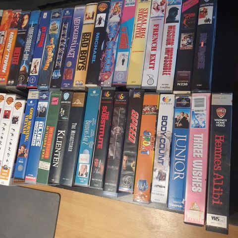 Ca 100 VHS filmer