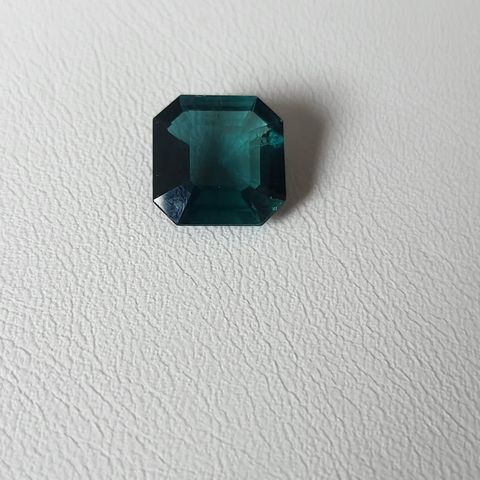 Natural Tourmaline/Turmaline indigo farger som har cca 3.7 CT