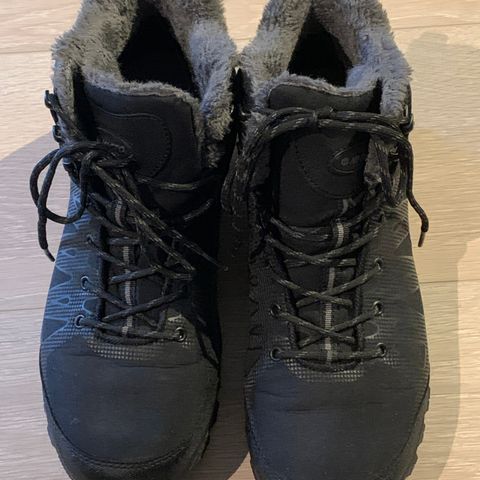 Water proof winter shoes (HI-TEC)