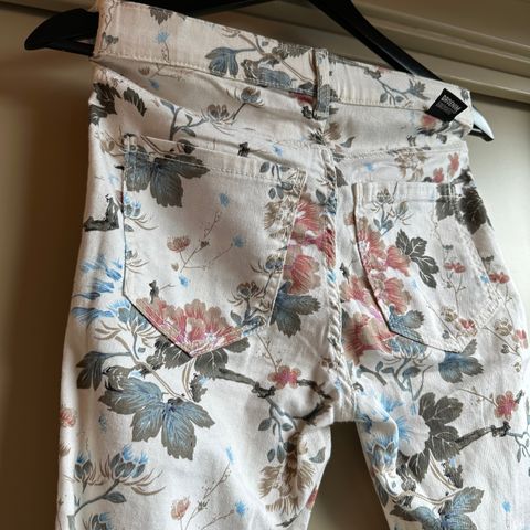 Skinny jeans m/blomstermønster XS/S