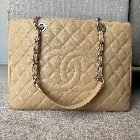 Chanel GST i beige SHW - som ny!