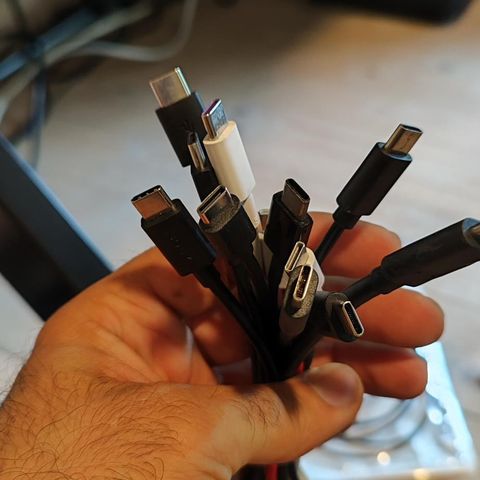 Many Usb to usb C cables, shots and longs