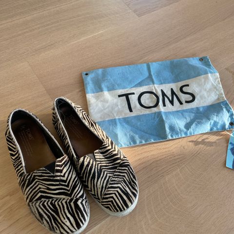 TOMS sko med sebra print