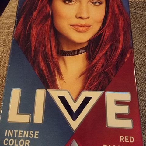 Rød hårfarge selges billig!