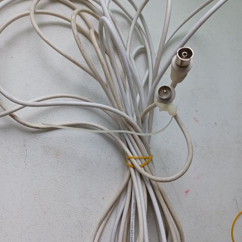 TV cable 8 meters 25kr