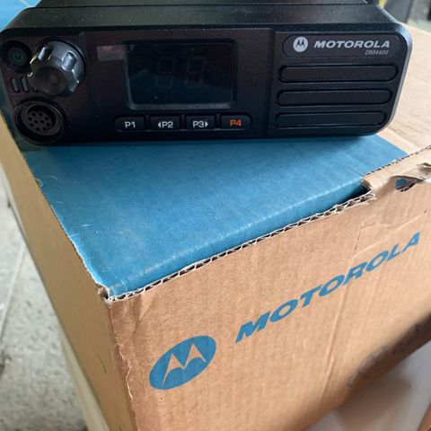 Motorola DM4400 UHF