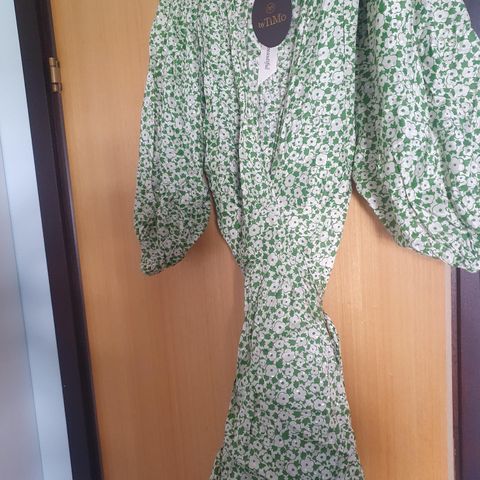 Ubrukt Grønn ByTimo kjole selges