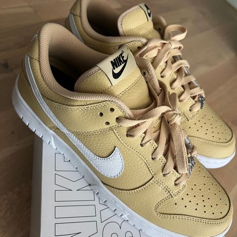 Nye ubrukte unike Nike Dunk Low (EU 44/US 9)