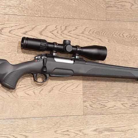 Riflepakke Sabatti Rover med Sabre 2,5-10x50 og A-Tec demper.