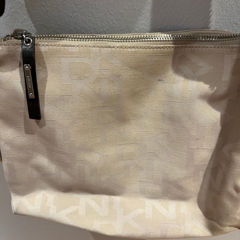 Veske i creme/beige fra DKNY