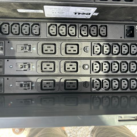 Strøm PDU for server rack skap