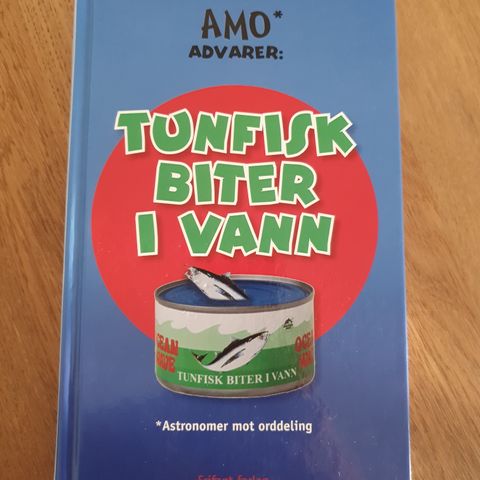 Tunfisk biter i vann