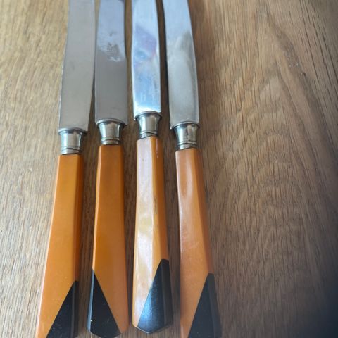 4 retro kniver selges samlet for 200 kr